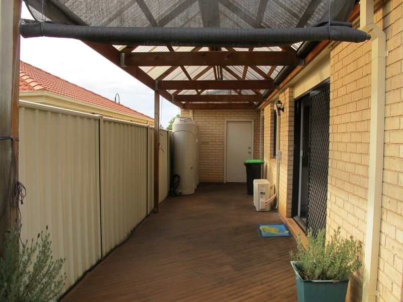 93 Springlake Avenue, Caroline Springs VIC 3023