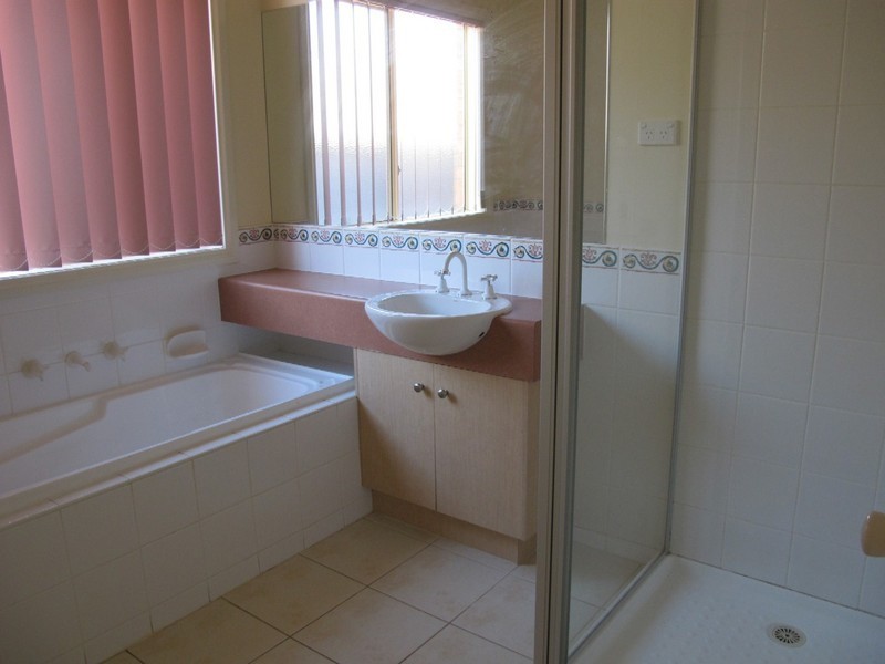 6 Clyde Close, Taylors Hill VIC 3037