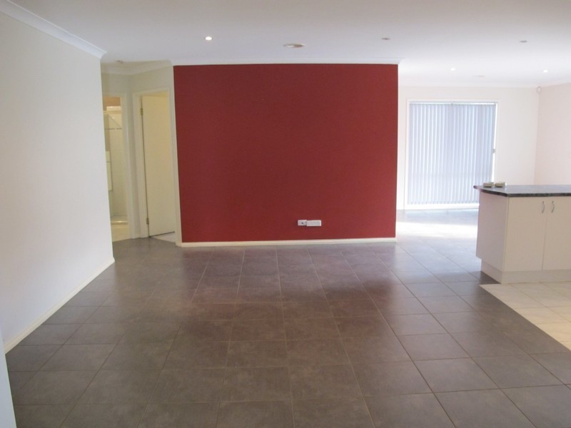 93 Springlake Avenue, Caroline Springs VIC 3023