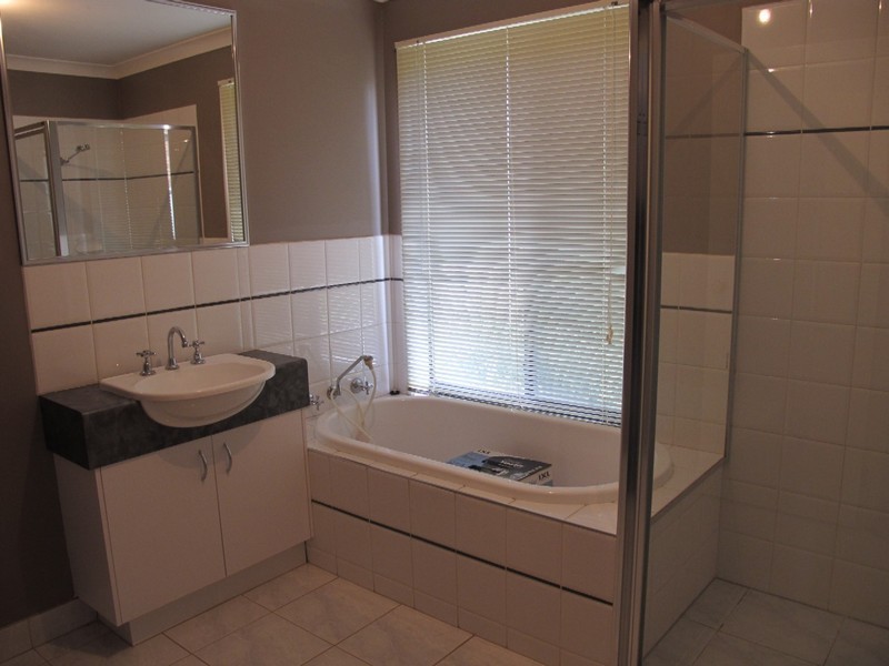 93 Springlake Avenue, Caroline Springs VIC 3023