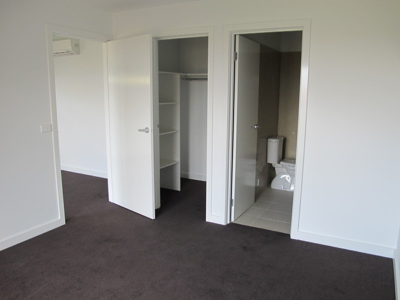 3/5 Chelsworth Place, Caroline Springs VIC 3023