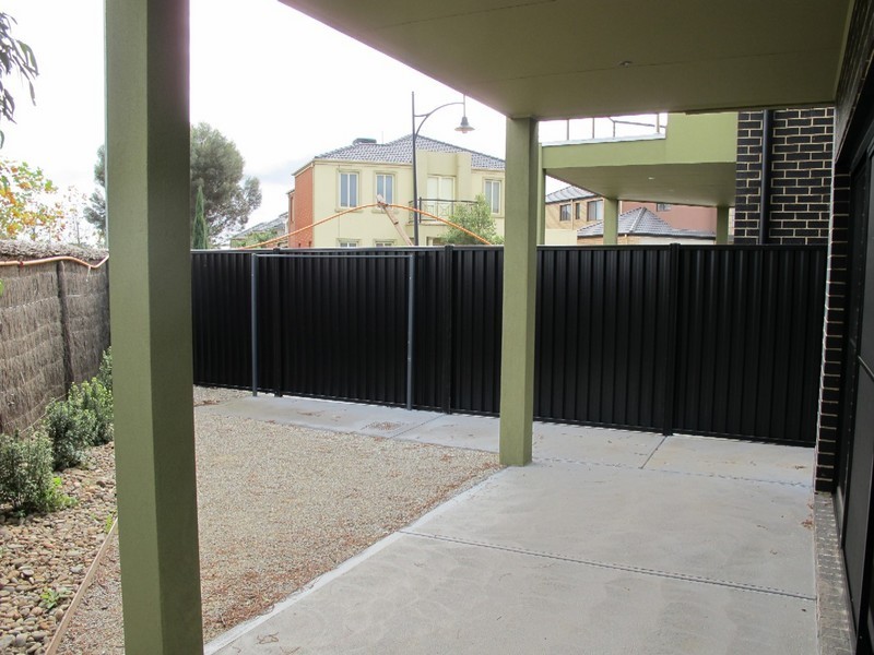 7/5 Chelsworth Place, Caroline Springs VIC 3023