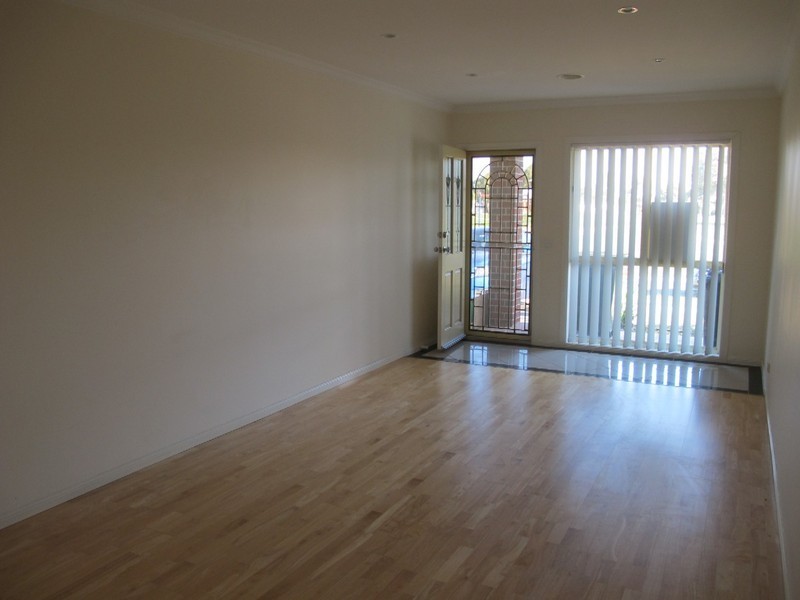 2B Orchid Square, Sydenham VIC 3037