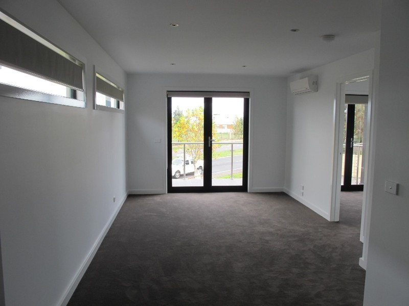 6/5 Chelsworth Place, Caroline Springs VIC 3023