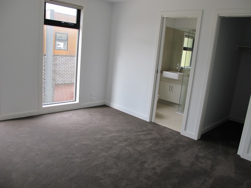 6/5 Chelsworth Place, Caroline Springs VIC 3023