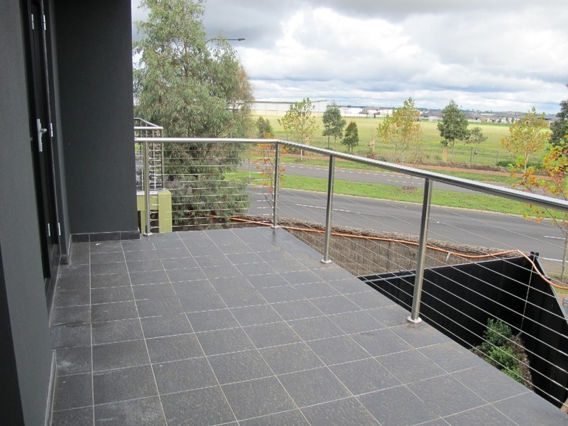 6/5 Chelsworth Place, Caroline Springs VIC 3023