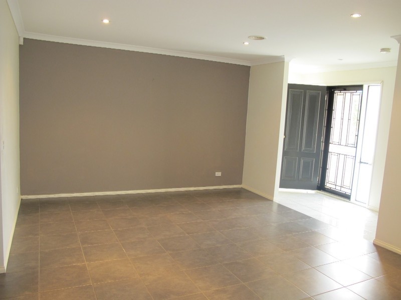 93 Springlake Avenue, Caroline Springs VIC 3023