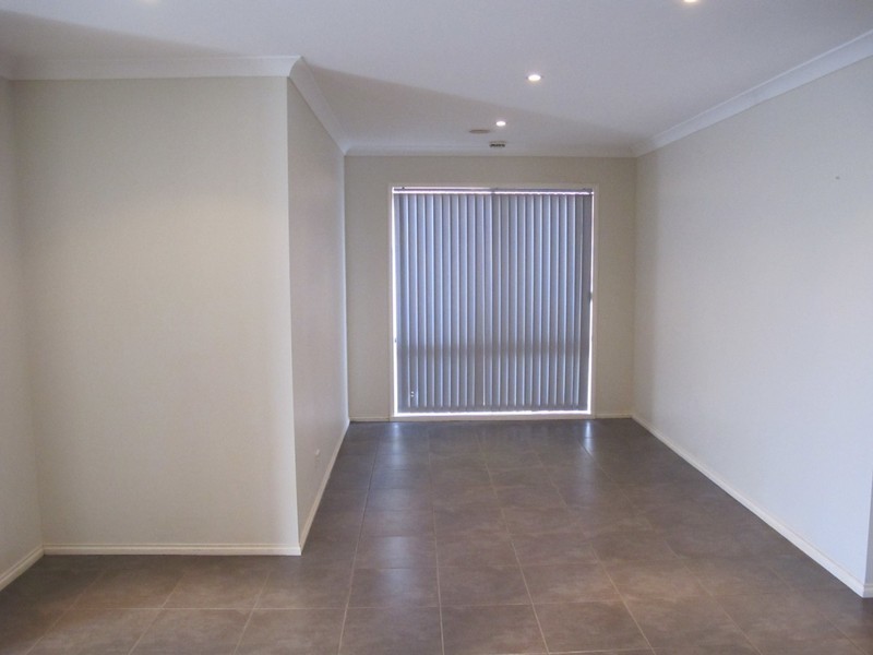 93 Springlake Avenue, Caroline Springs VIC 3023