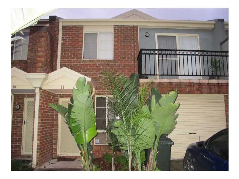 11/2 Silvertree Avenue, Delahey VIC 3037