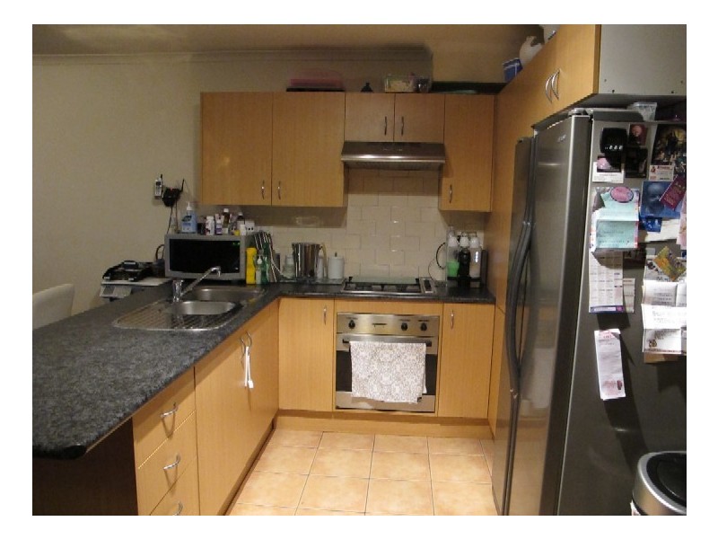 11/2 Silvertree Avenue, Delahey VIC 3037