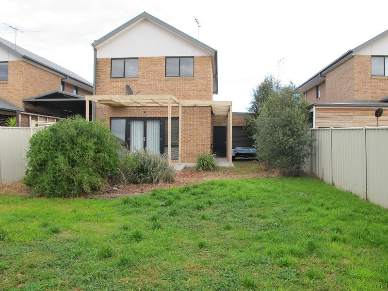 90 Jindabyne Avenue, Taylors Hill VIC 3037