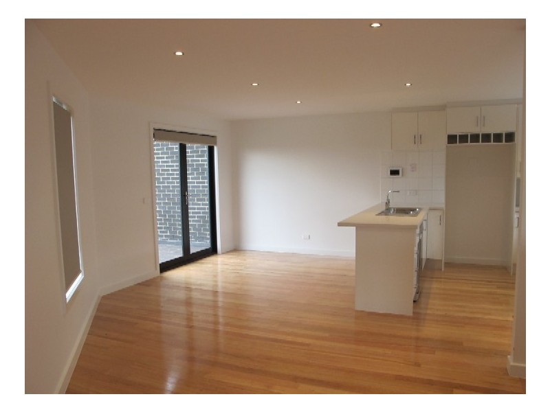 8/5 Chelsworth Place, Caroline Springs VIC 3023