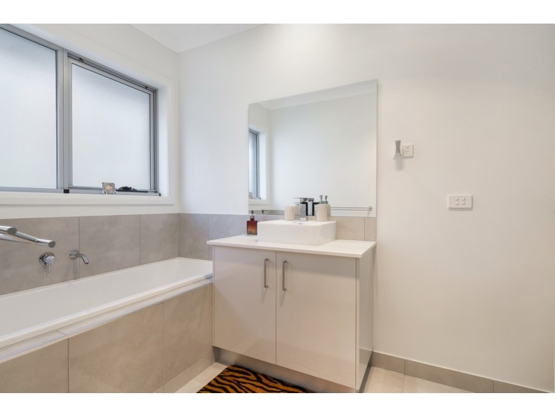 40 Catamaran Drive (Wyndham Harbour), Werribee South VIC 3030