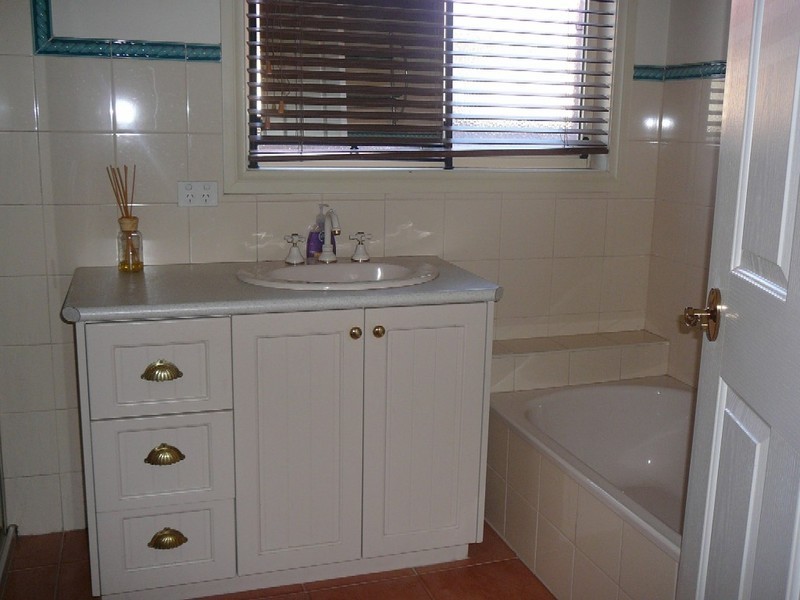 1a Glencara Street, Avondale Heights VIC 3034