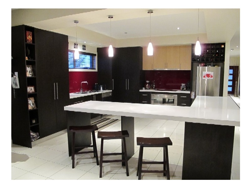 4 Anna Maree Place, Caroline Springs VIC 3023