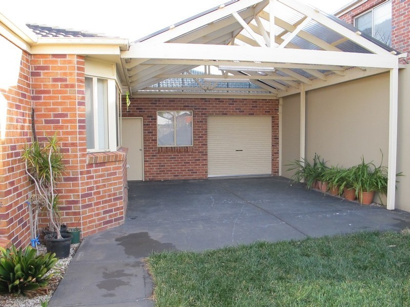 5 Latrobe Terrace, Taylors Hill VIC 3037