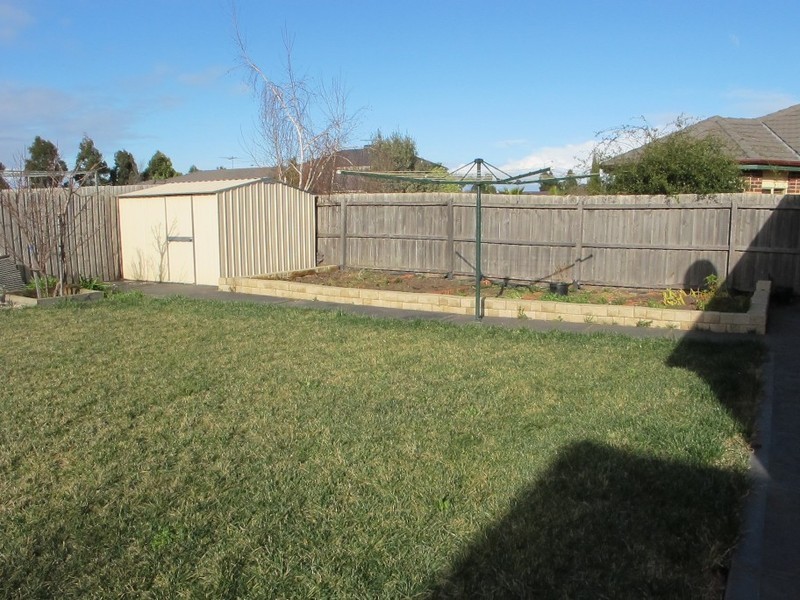 5 Latrobe Terrace, Taylors Hill VIC 3037