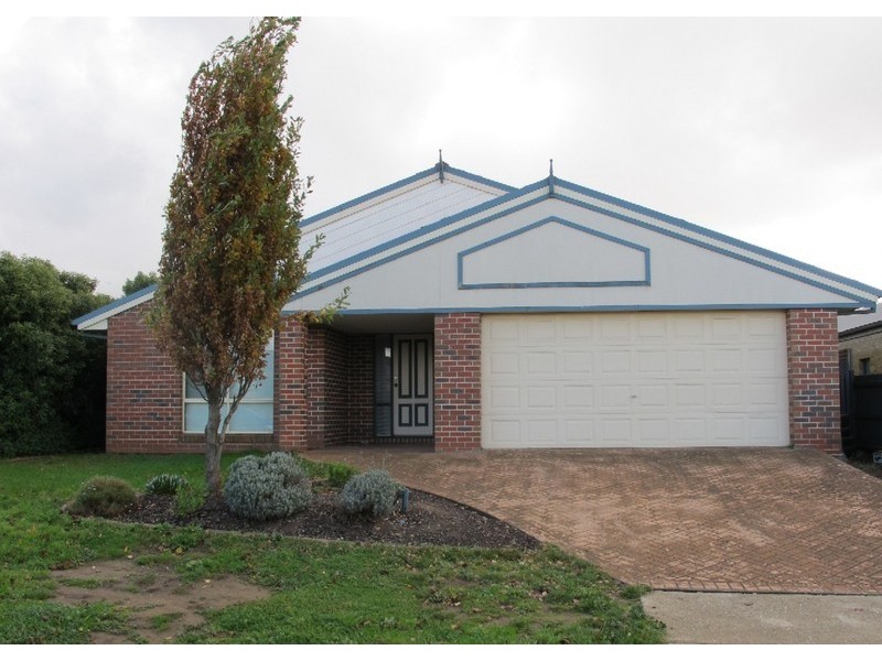 35 Berthon Crescent, Hillside VIC 3037