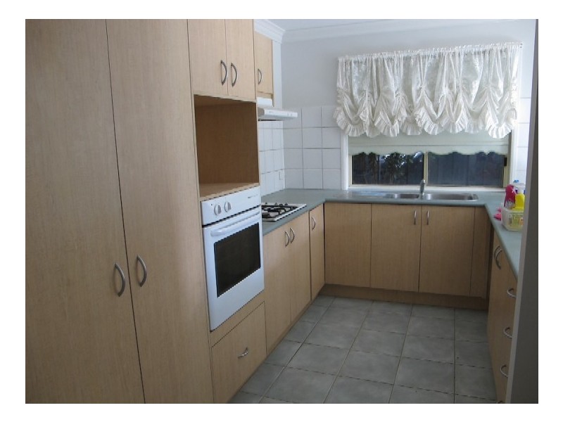 35 Berthon Crescent, Hillside VIC 3037