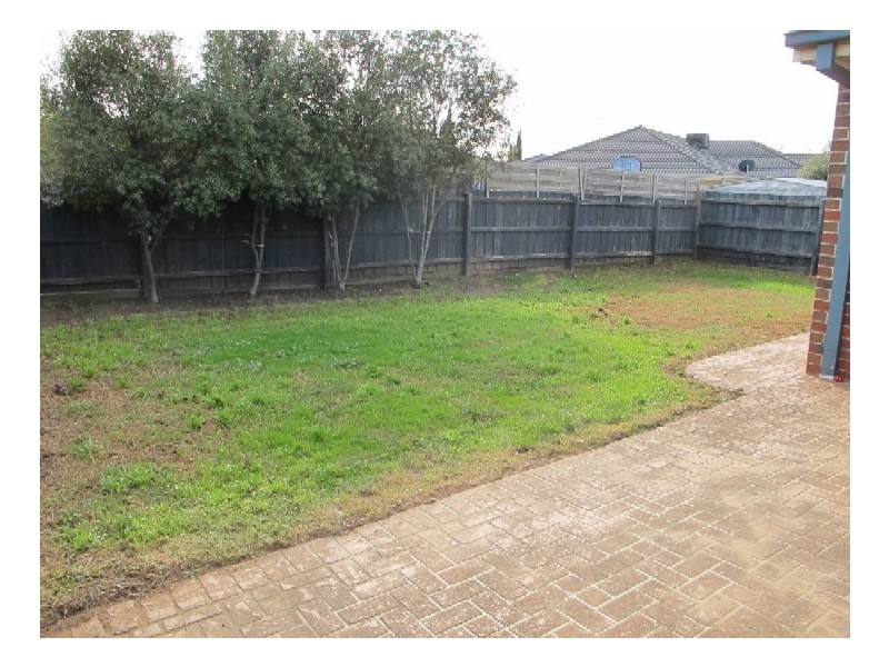 35 Berthon Crescent, Hillside VIC 3037