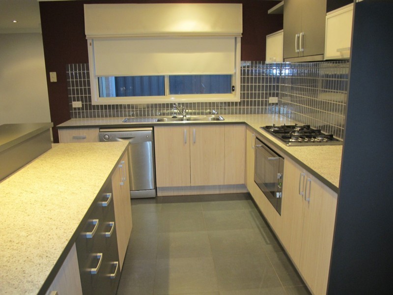 37 Cassan Way, Caroline Springs VIC 3023