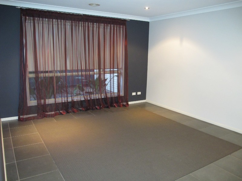 37 Cassan Way, Caroline Springs VIC 3023