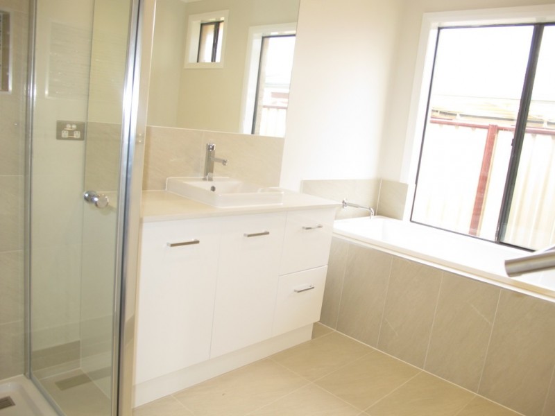9 Cooks Way, Taylors Hill VIC 3037