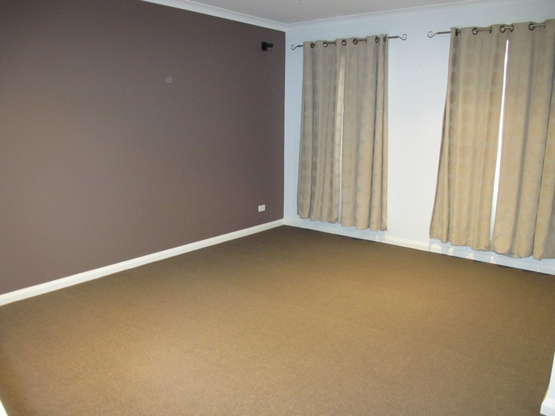 1/5 Normanby Street, Sydenham VIC 3037