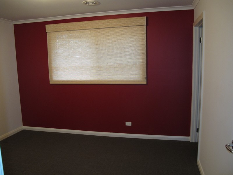 1/5 Normanby Street, Sydenham VIC 3037