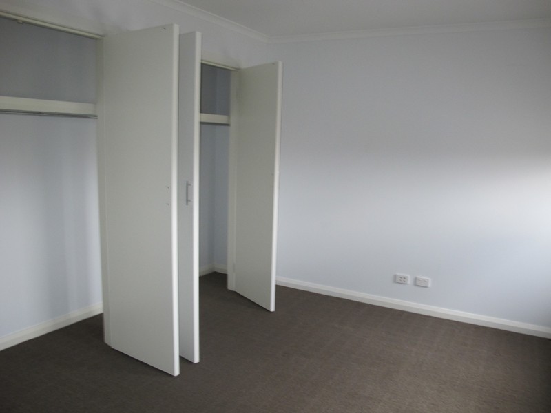 1/5 Normanby Street, Sydenham VIC 3037