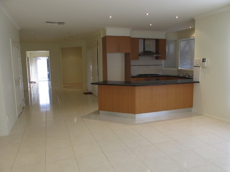 5 Latrobe Terrace, Taylors Hill VIC 3037