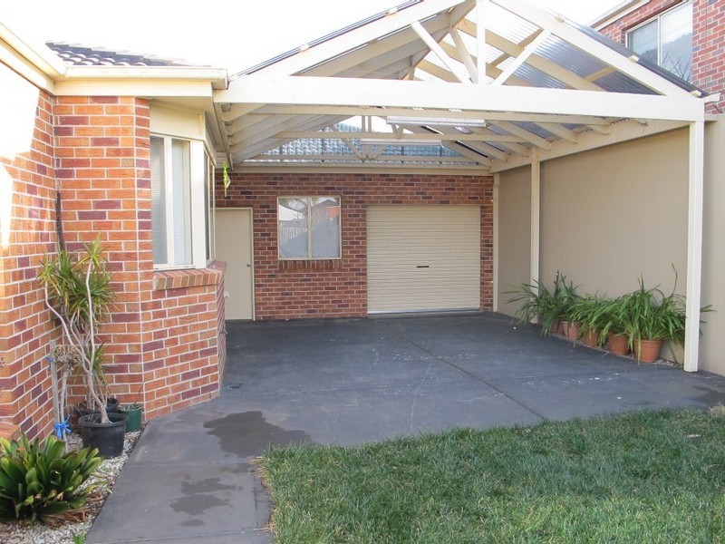 5 Latrobe Terrace, Taylors Hill VIC 3037