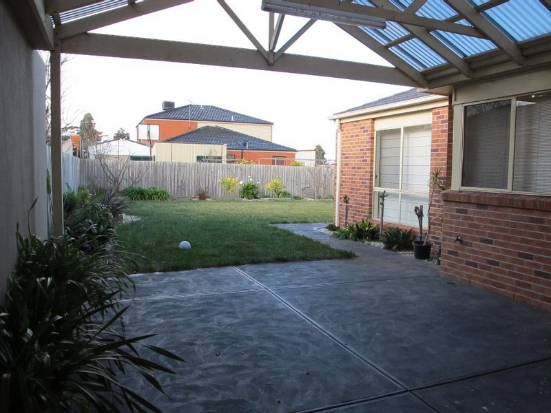 5 Latrobe Terrace, Taylors Hill VIC 3037