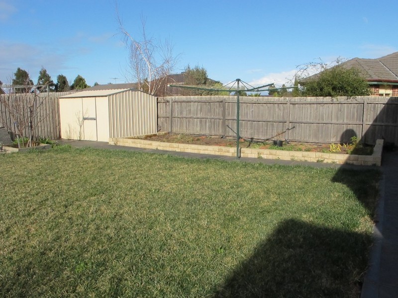 5 Latrobe Terrace, Taylors Hill VIC 3037