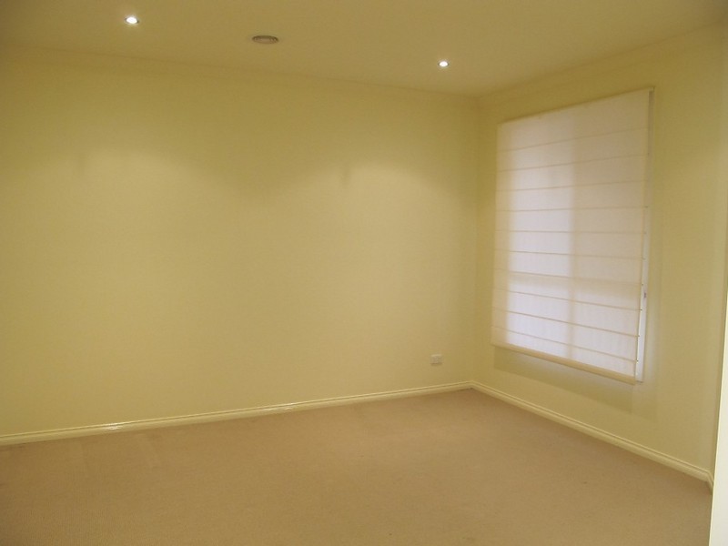 5 Latrobe Terrace, Taylors Hill VIC 3037