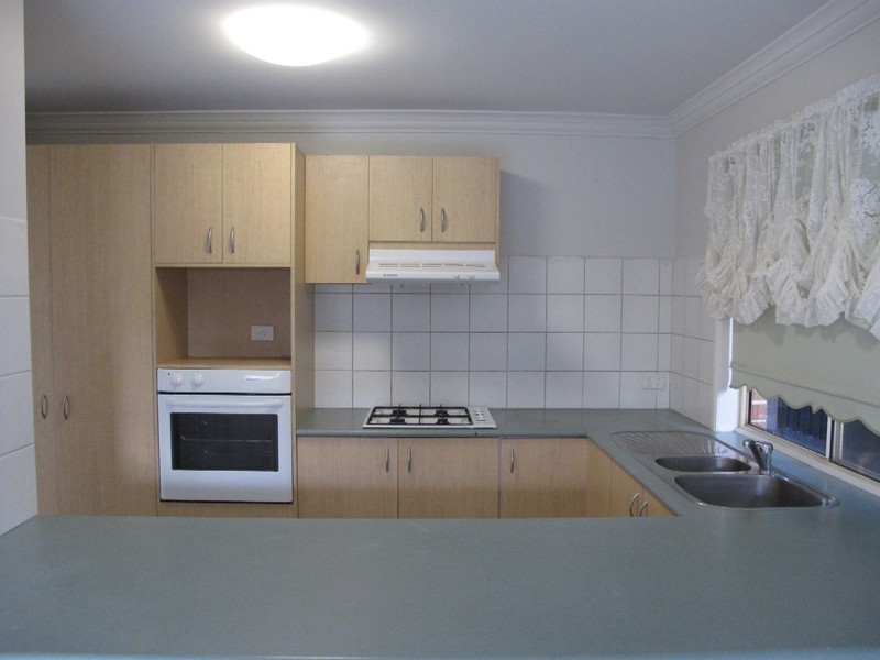 35 Berthon Crescent, Hillside VIC 3037