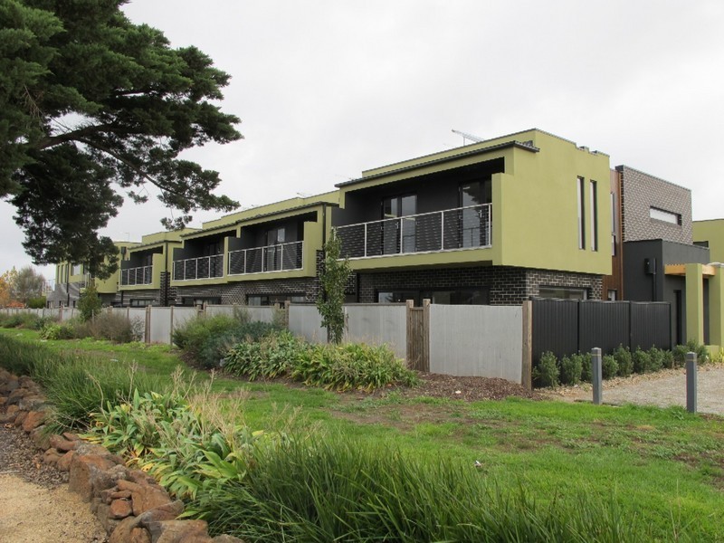 7/5 Chelsworth Place, Caroline Springs VIC 3023