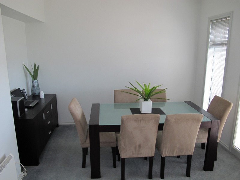 90 Jindabyne Avenue, Taylors Hill VIC 3037