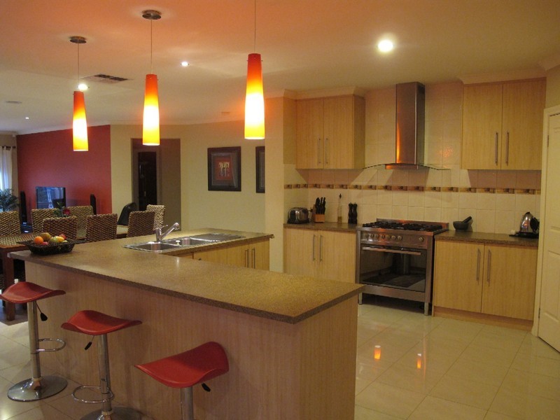 34 Heysen Parkway, Caroline Springs VIC 3023