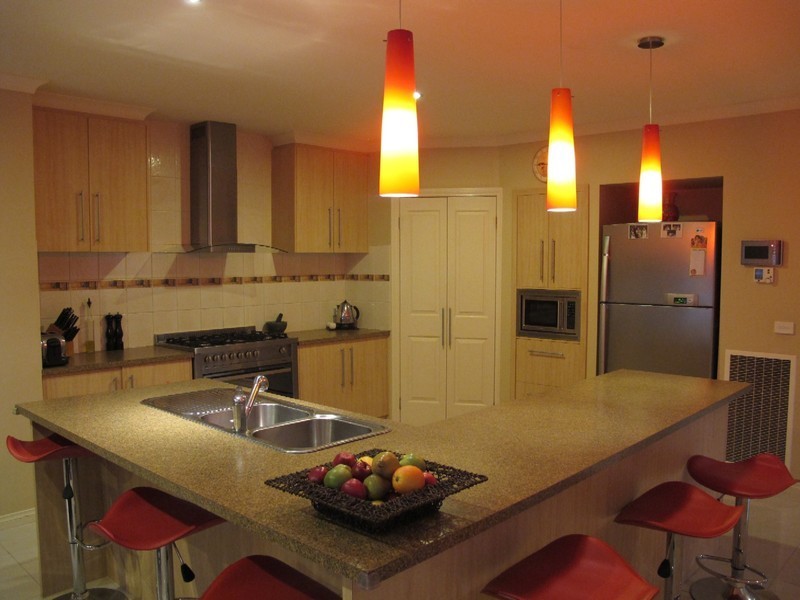 34 Heysen Parkway, Caroline Springs VIC 3023