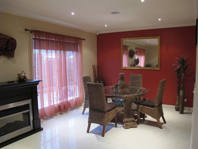 34 Heysen Parkway, Caroline Springs VIC 3023