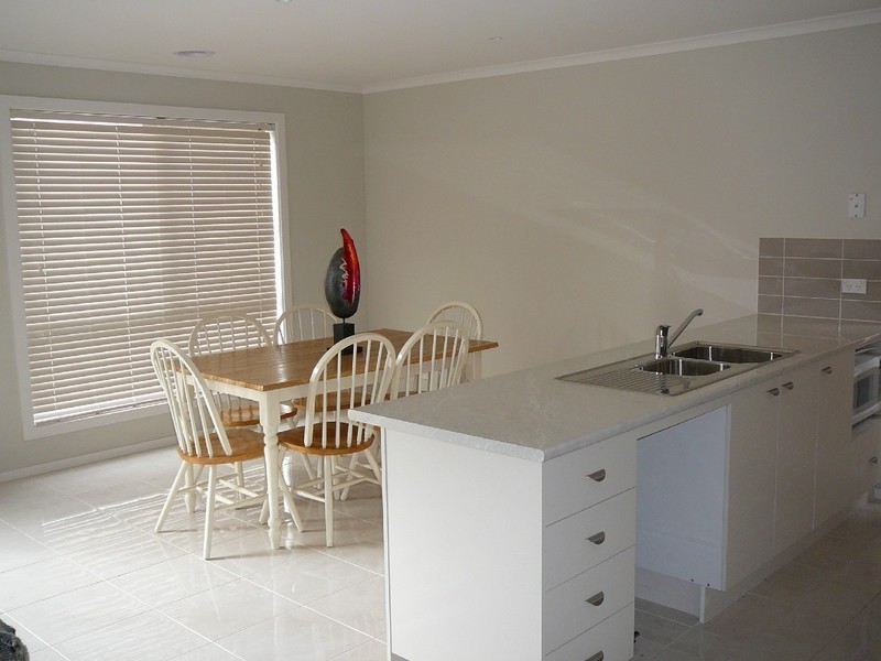 34 Hascombe Drive, Caroline Springs VIC 3023