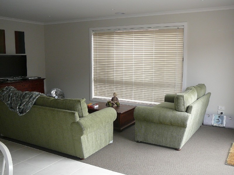 34 Hascombe Drive, Caroline Springs VIC 3023