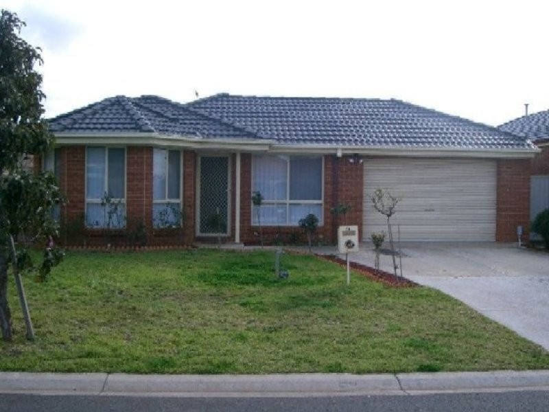 14 Wyperfeld Circuit, Caroline Springs VIC 3023