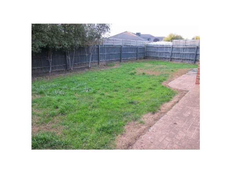 35 Berthon Crescent, Hillside VIC 3037