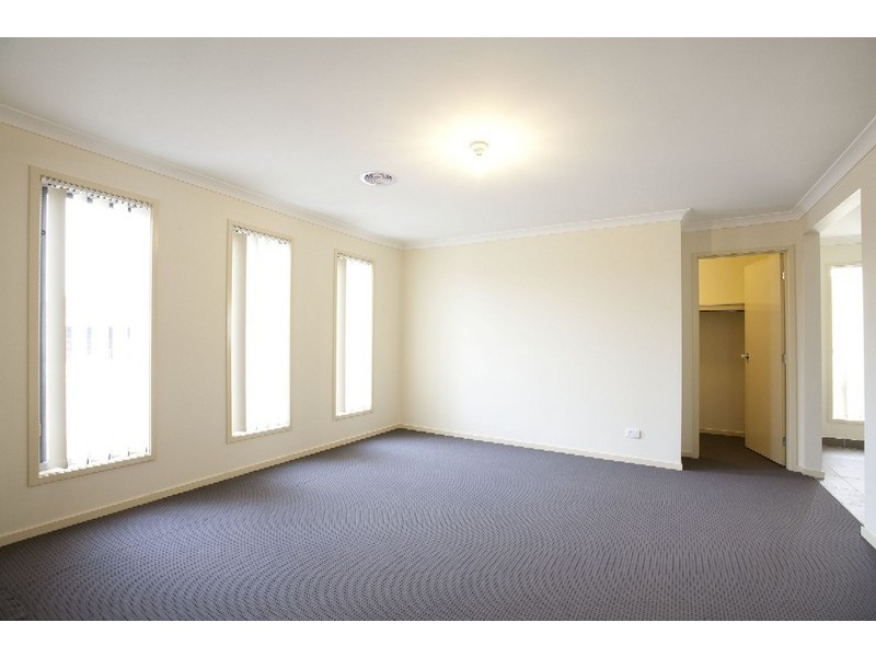 36 Redcliffe Terrace, Taylors Hill VIC 3037