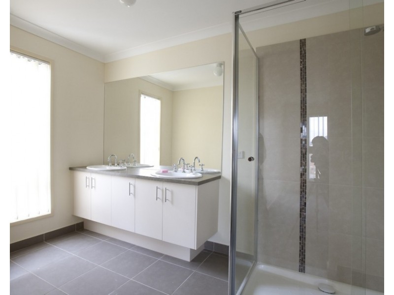 36 Redcliffe Terrace, Taylors Hill VIC 3037