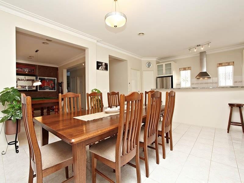47 St Georges Ave, Caroline Springs VIC 3023