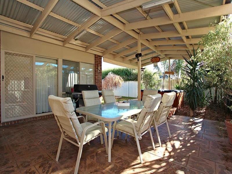 47 St Georges Ave, Caroline Springs VIC 3023