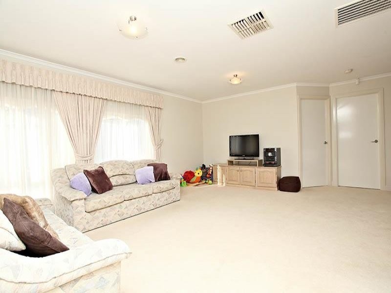 47 St Georges Ave, Caroline Springs VIC 3023